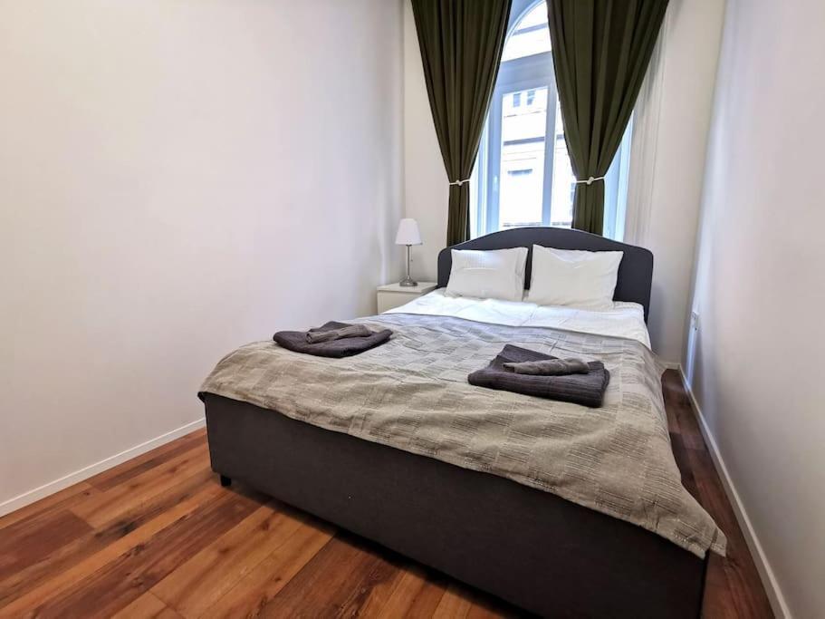 Weiner Leo Apartment